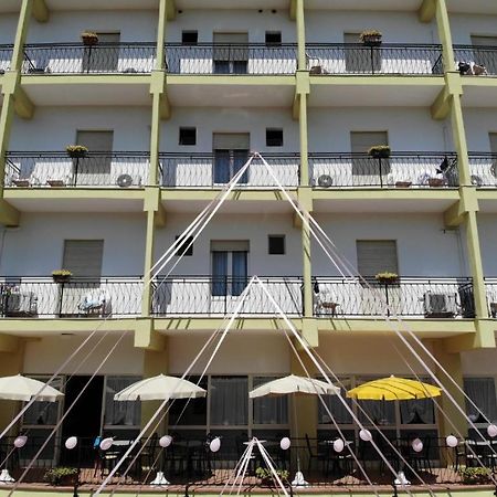 Hotel Ines チェゼナーティコ エクステリア 写真
