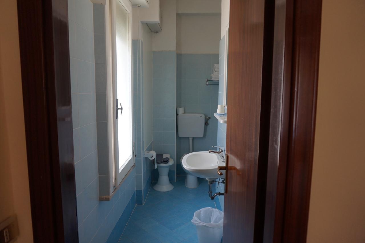 Hotel Ines チェゼナーティコ エクステリア 写真