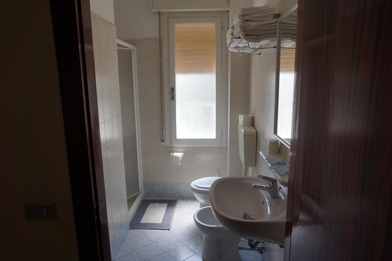 Hotel Ines チェゼナーティコ エクステリア 写真