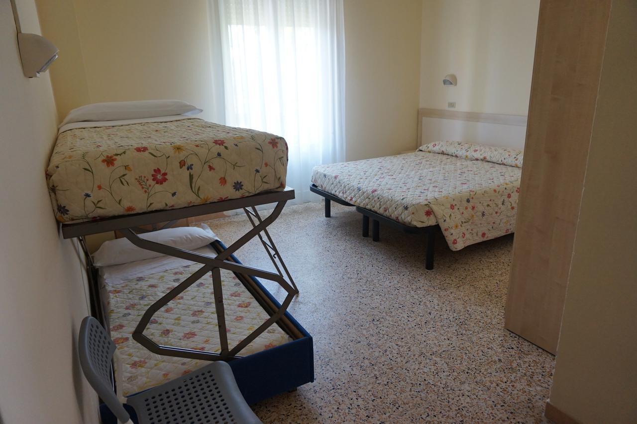 Hotel Ines チェゼナーティコ エクステリア 写真