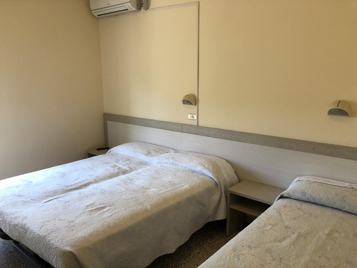 Hotel Ines チェゼナーティコ エクステリア 写真